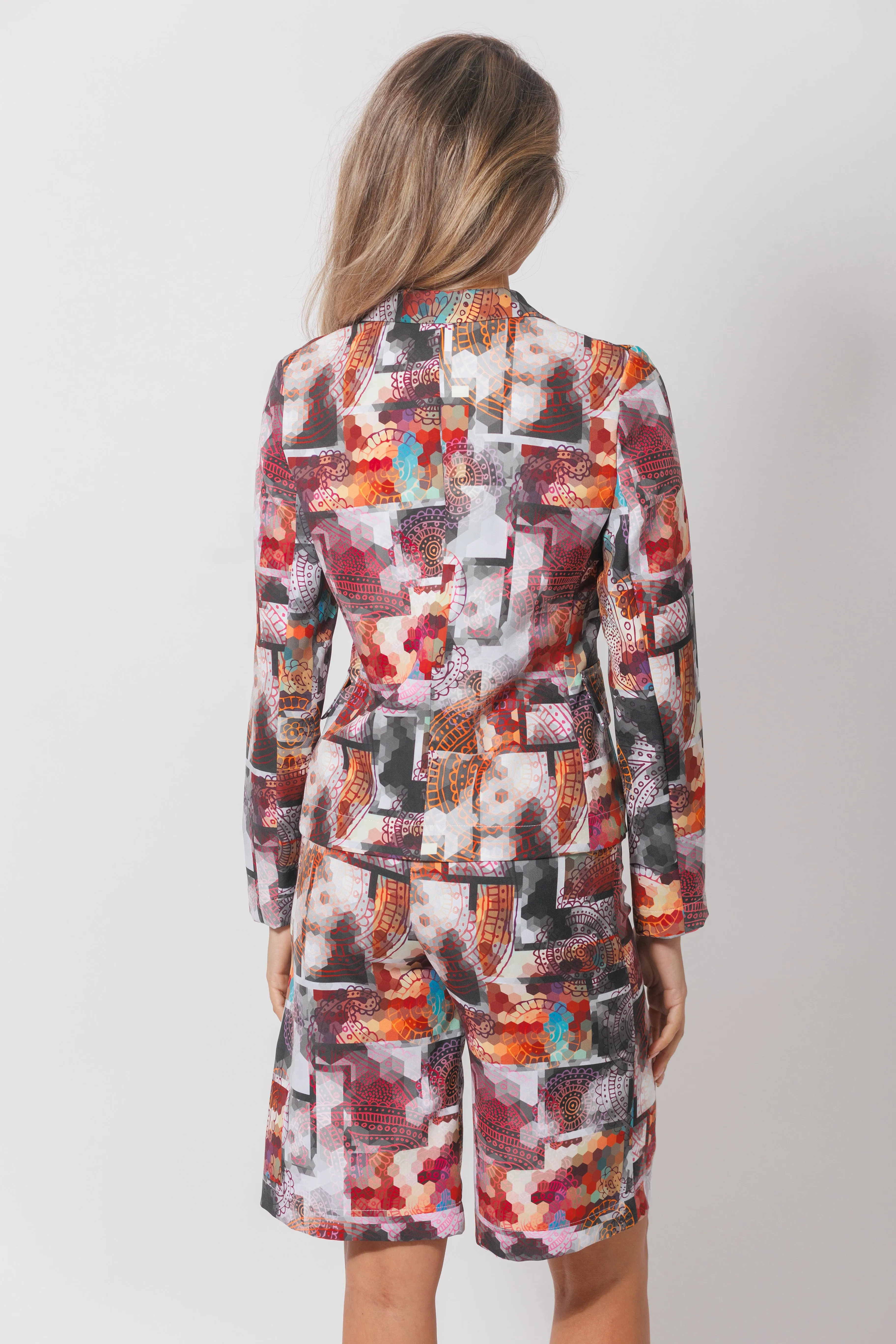 Classic single-breasted jacket with a colorful print